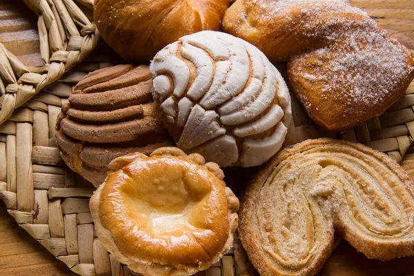 Pan Dulce Mexicano Tradicional Sobre Fondo Rústico Fotos De Stock