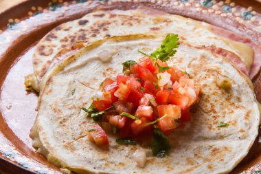 Pico de Gallo soslu otantik Meksika sincronizada