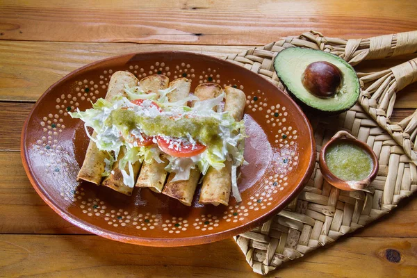 Auténticos Tacos Fritos Mexicanos Llamados Flautas —  Fotos de Stock