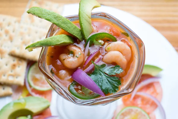 Mexikanischer Shrimp Cocktail Und Avocado — Stockfoto