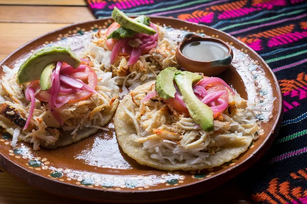 Salbutes Tradicionales Mexicanos Con Pollo — Foto de Stock