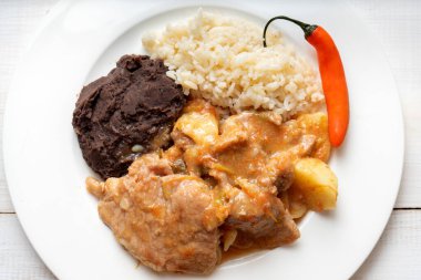 Geleneksel Meksika sığır eti güveci