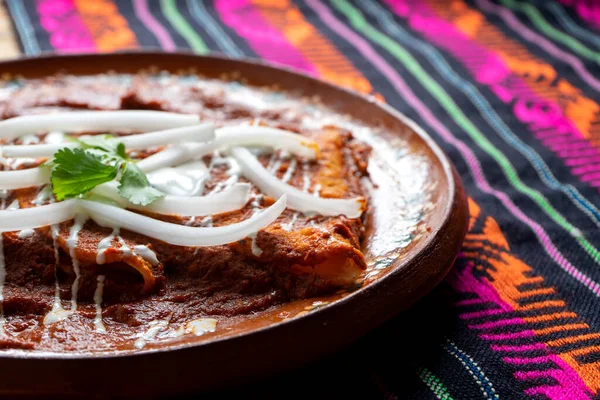 Hagyományos Mexikói Vörös Enchiladas — Stock Fotó