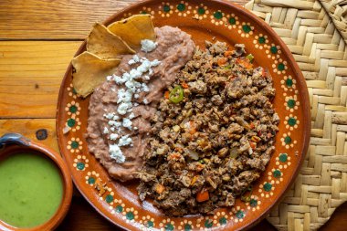 Geleneksel yumurtalı Meksika machakası.