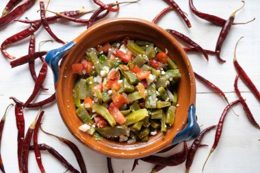 Geleneksel Meksika nopal kaktüs salatası