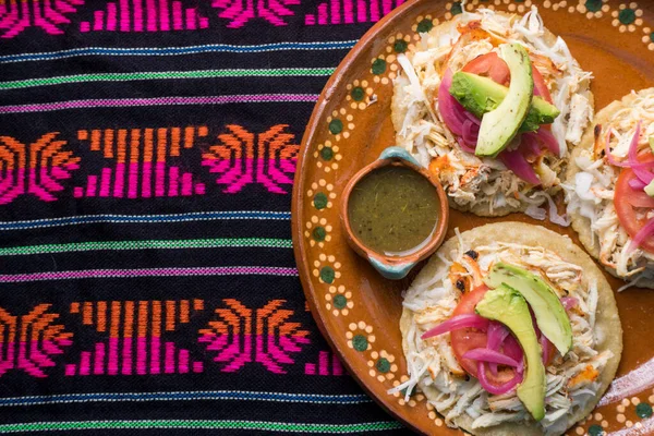 Salbutes Tradicionales Mexicanos Con Pollo — Foto de Stock