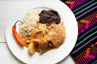 Geleneksel Meksika sığır eti güveci