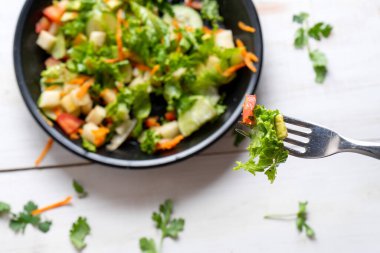 sağlıklı ve lezzetli salata