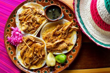 Geleneksel Meksika Cochinita pibil tacoları