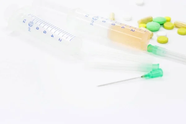 Geneeskunde Medische Onderwerpen Geneesmiddelen Een Witte Achtergrond Verschillende Medicijnen Zelfmoord — Stockfoto