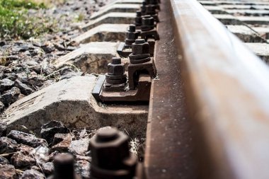 Gökyüzü tren kavramını betonarme döşeme ile tutun Demiryolu demiryolu Fastener kadar kapatın