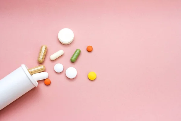 Olika Piller Droger Eller Tabletter Spilla Vit Plast Medicin Flaska — Stockfoto
