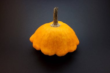 Kabak, karpuz ve ahşap arka plan üzerinde sonbahar diğer sebzeler