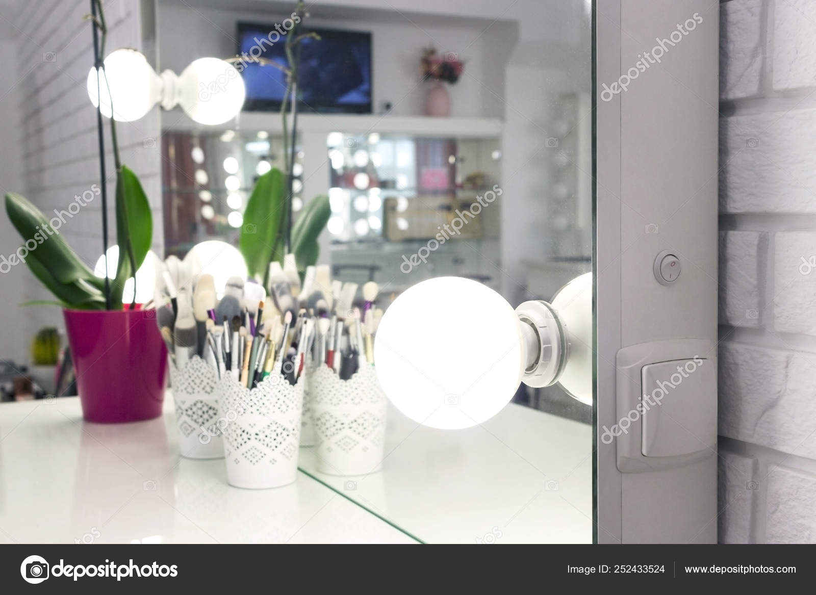 Featured image of post Beauty Salon Mirror With Lights