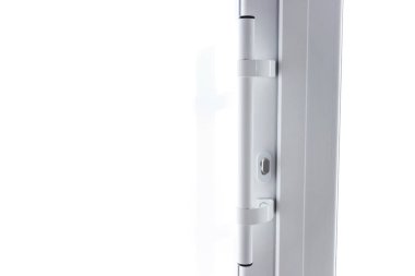 Beyaz plastik kapılar büyük kulplu