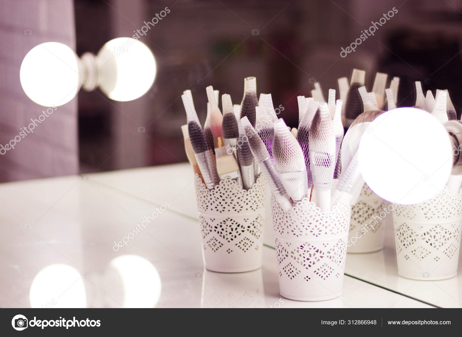 Makeup Artist Stock Photo - Lighting For Makeup Artists Makeup Artist Stock Photo - Lighting For Makeup Artists