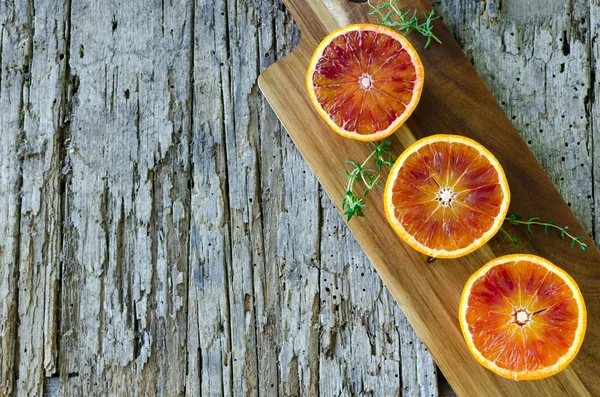 Sliced Blood Oranges Thyme Wooden Board Citrus Background Cut Ripe — Stock Photo, Image