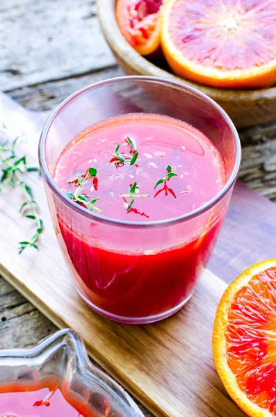 Vidro Com Suco Laranja Sangue Siciliano Feito Velha Madeira Texturizada — Fotografia de Stock