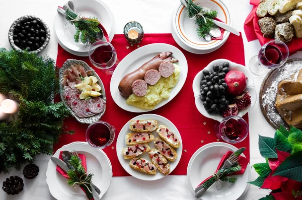 Επίπεδη Lay Ρύθμιση Γιορτινό Τραπέζι Για Δείπνο Διακοπές Πιάτα Παραδοσιακό — Φωτογραφία Αρχείου