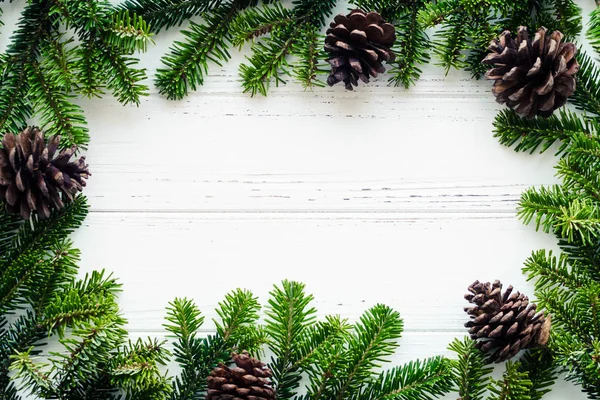 Marco Navideño Ramas Abeto Decoraciones Naturales Sobre Fondo Blanco Con — Foto de Stock