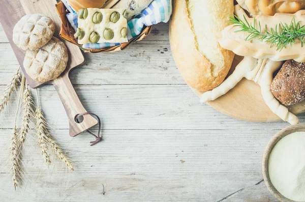 Diferentes Tipos Pães Pães Tradicionais Italianos Recém Assados Com Tigela — Fotografia de Stock