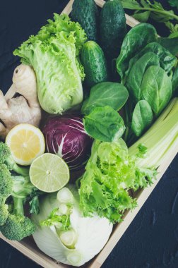 Çeşitli yeşil sebzeler