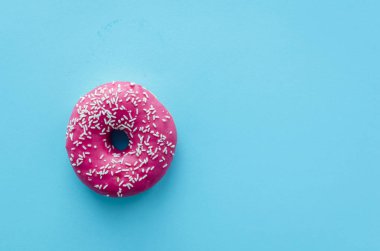 Donuts pembe krema ile