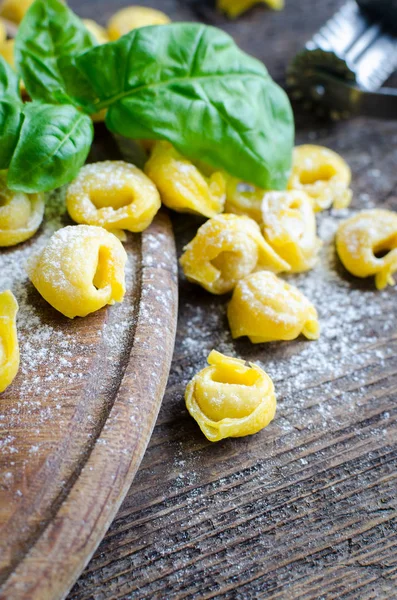 Tortellini italianos recién preparados —  Fotos de Stock