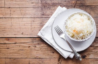 Ev yapımı lahana turşusu fermente lahana