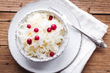 Ev yapımı lahana turşusu fermente lahana