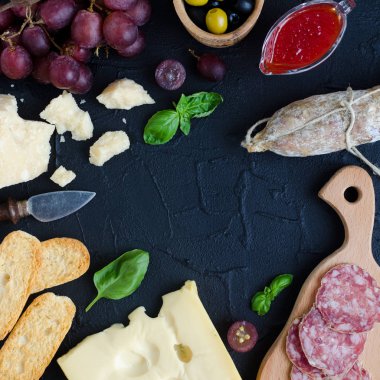 Akdeniz mezeleri ile tablo