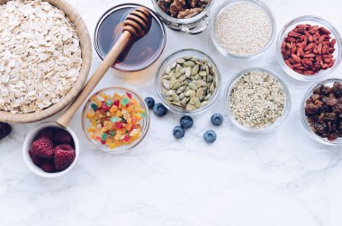 Ev yapımı granola için malzemeler