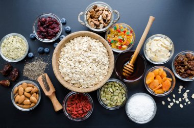 Ev yapımı granola için malzemeler