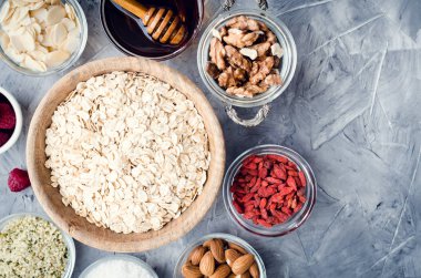 Ev yapımı granola için malzemeler