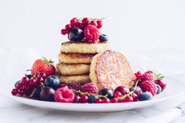 Süzme peynirli krep.