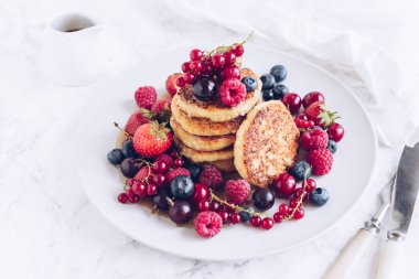 Süzme peynirli krep.