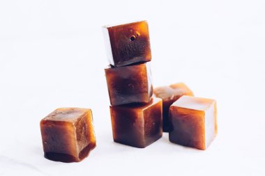 Kahve ile yapılan buz küpleri