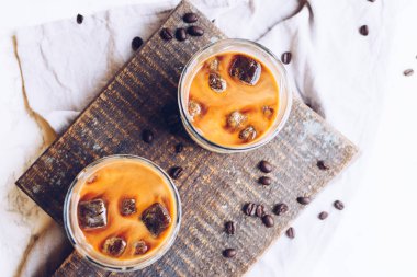 Sütlü kahve buz küpleri