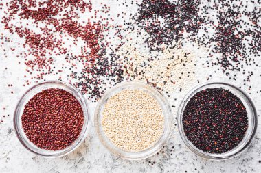 Siyah, kırmızı ve beyaz Quinoa