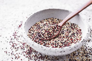 Siyah, kırmızı ve beyaz Quinoa