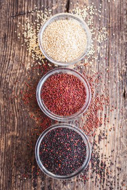Siyah, kırmızı ve beyaz Quinoa
