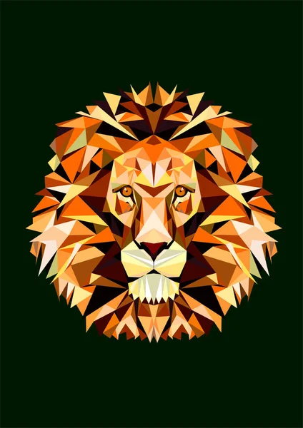 Çokgen aslan başı önde. Yeşil arka planda altın vahşi hayvan yüzü. Üçgenlerin mozaik maskotu. Baskı, çıkartma, poster, not defteri ve tişört için düşük polimerli karakter portresi. Vektör illüstrasyonu