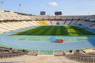 Maçın başlama için bekleyen boş Futbol Stadyumu