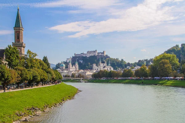 Österrike Panoramautsikt Över Salzburg Bakgrunden Kan Den Gamla Fästningen Hohensalzburg — Stockfoto