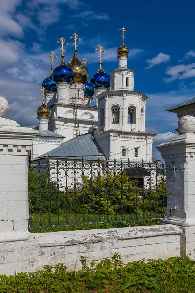 Old White Stone Orthodox Church Glittering Colored Domes Vertical Image — Stock Photo, Image