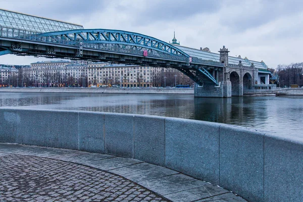 Андреевский Пешеходный Мост Через Москву — стоковое фото