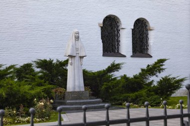 Büyük Düşes Elizabeth Feodorovna'nın Meryem ve Meryem'in merhamet meskeni topraklarındaki heykeli