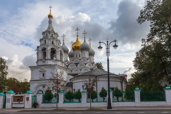 Ancient White Stone Orthodox Church Background Cloudy Sky Foreground Elderly — Stock Photo, Image