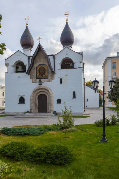White Stone Church Martha Mariinsky Monastery Mercy Foreground Street Lamp — Stock Photo, Image