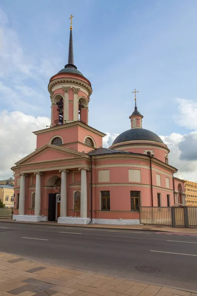 Eine Alte Rosa Orthodoxe Kirche Vor Blauem Himmel Mit Leichten — Stockfoto